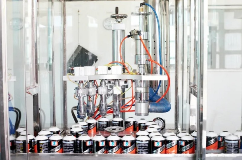 Wilson je duboko uključen u industriju aerosola ljepote